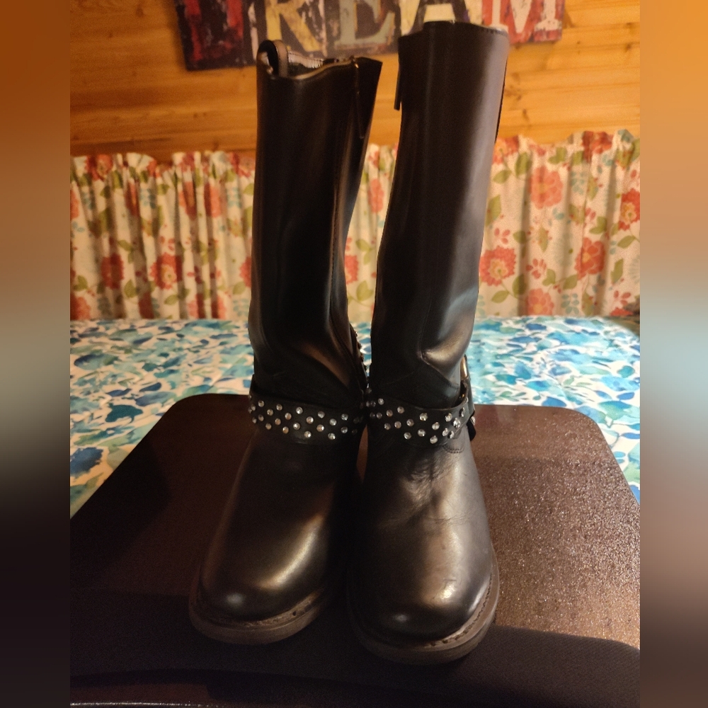 Sexy Harley-Davidson Boots - Picture 2 of 5